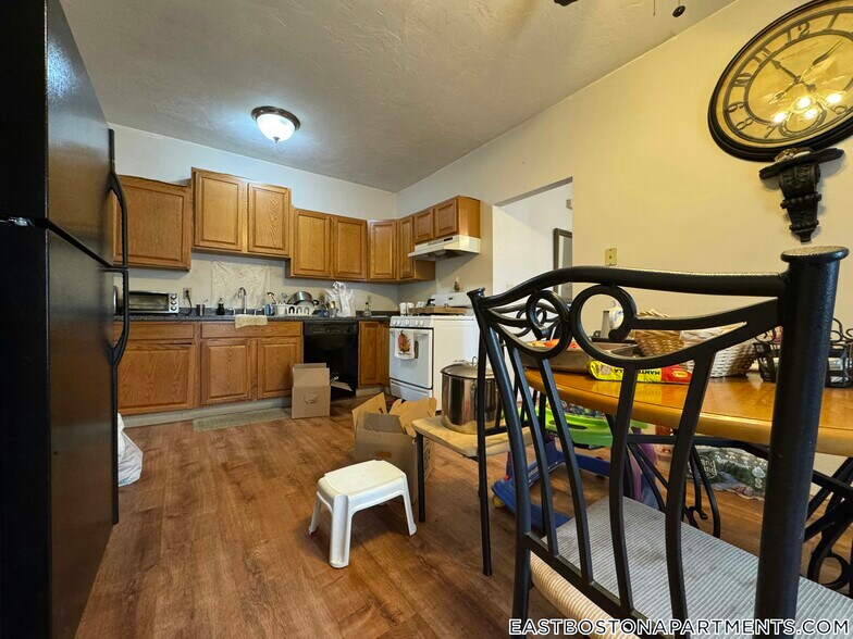 Primary Photo - 105 Addison St