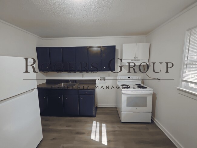 Building Photo - #450 - 102-104 Carter St Duplex