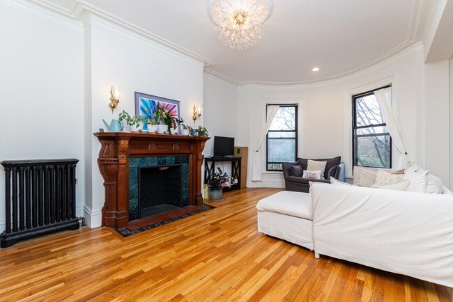 Primary Photo - 209 W Newton St