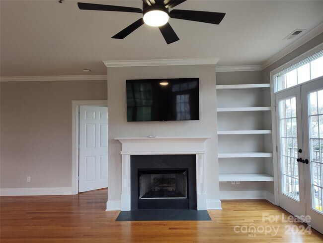 Building Photo - 1129 Park West Dr