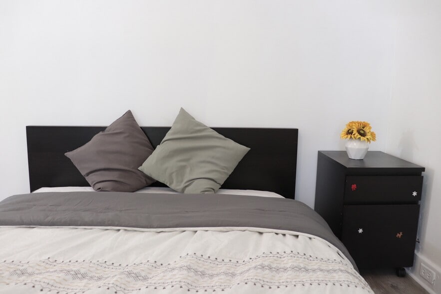 Building Photo - 1033 Flemington St