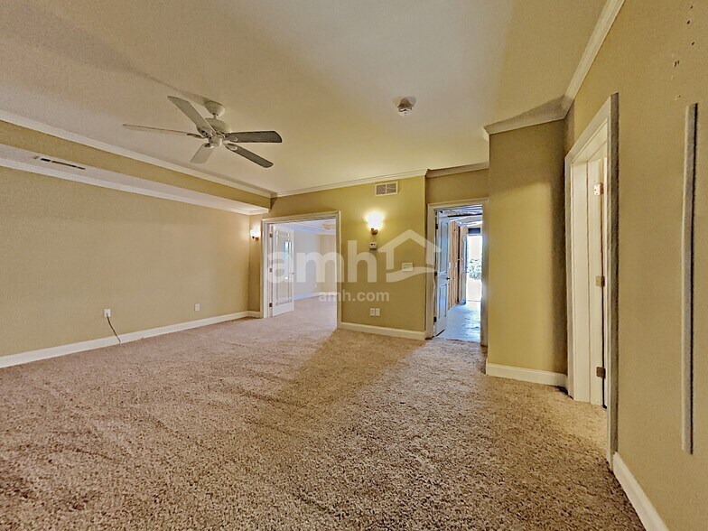 Building Photo - 1758 Crossvale Dr