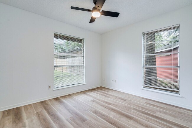 Building Photo - 1306 Glenda Dr