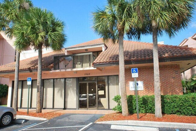 Building Photo - West Palm Beach 1 bedroom 1.5 bath Apartment.