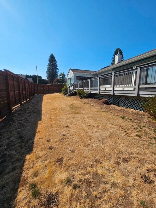 Building Photo - 3Bd/2Ba Single Story Home-For viewing!