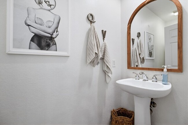 Building Photo - Steps from the Sand - Pacific Beach Townhome, Offered Fully or Partially Furnished