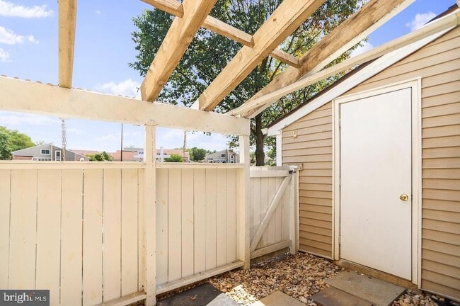 Building Photo - 1523 Kensington Dr