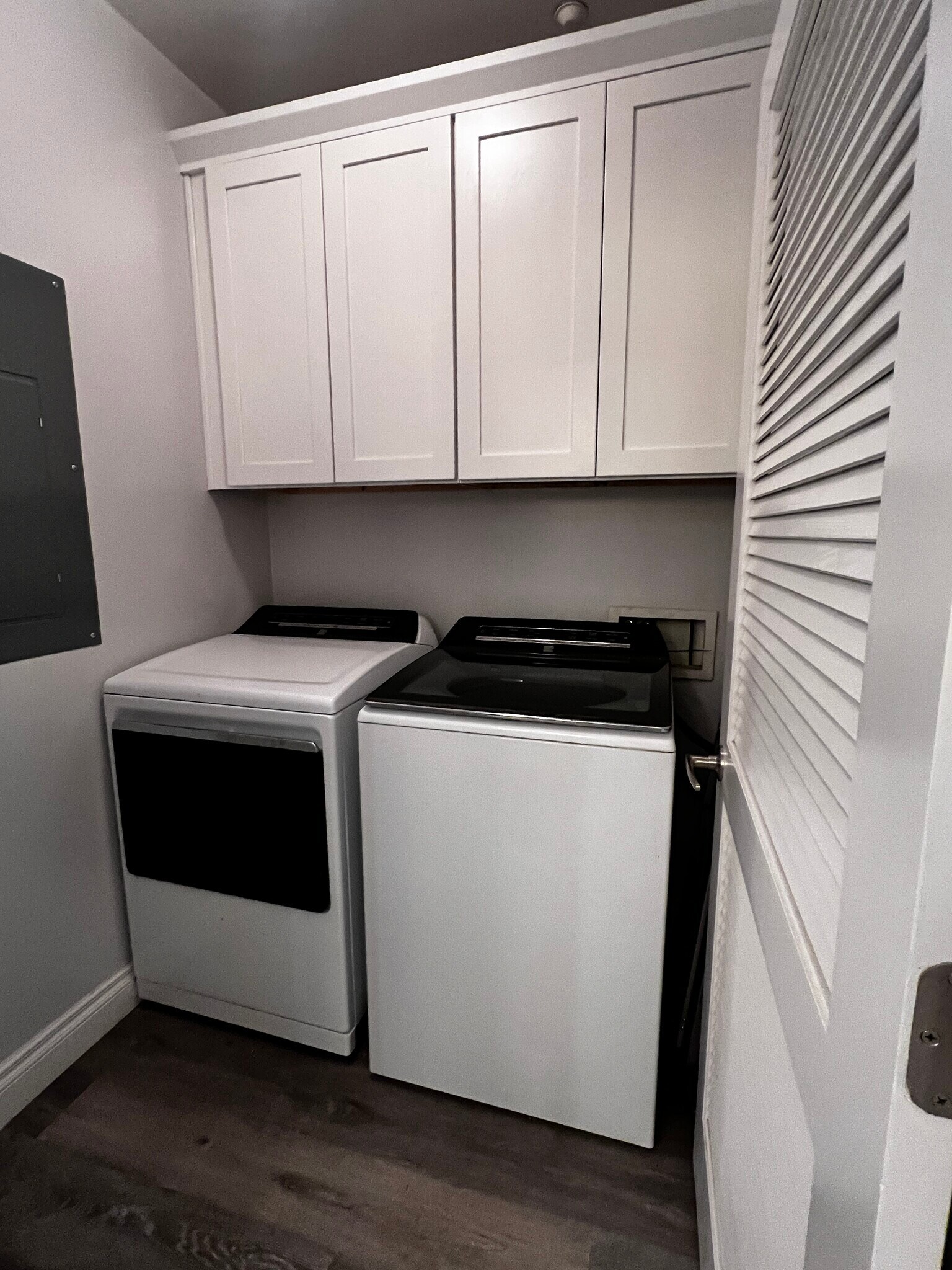 Building Photo - 945 E Playa del Norte Dr