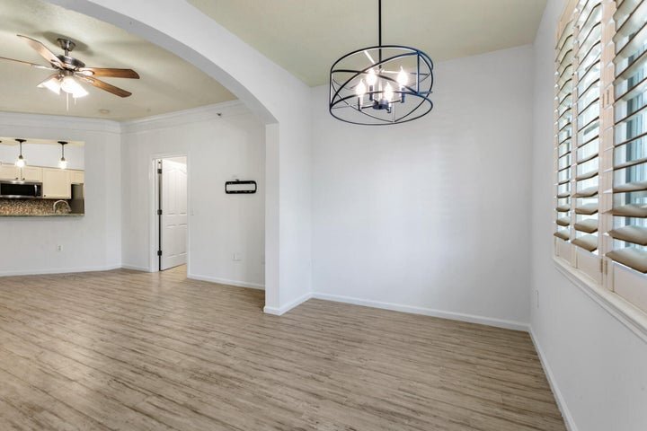 Building Photo - 10103 Myrtlewood Cir W