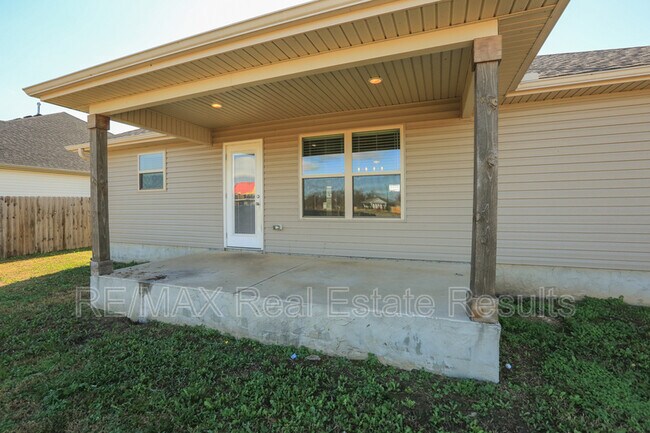 Building Photo - 2101 E Endura Pk Dr