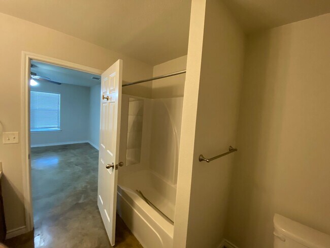 Building Photo - 1203 Wales Dr