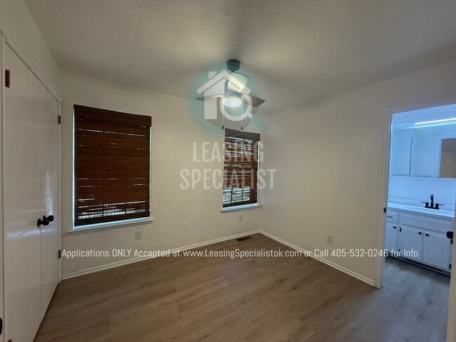 Building Photo - West Norman 2 Bed 1.5 Bath Townhouse Available for Your Immediate Move!