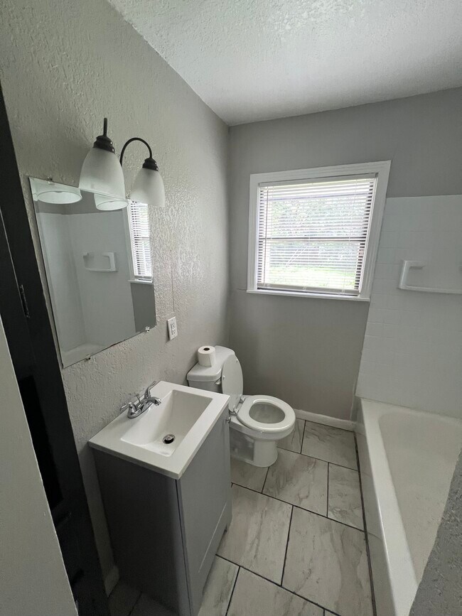 Building Photo - 3416 Brook Cir