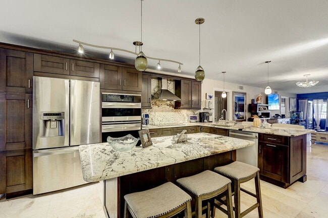 Building Photo - 4770 Brittany Dr S