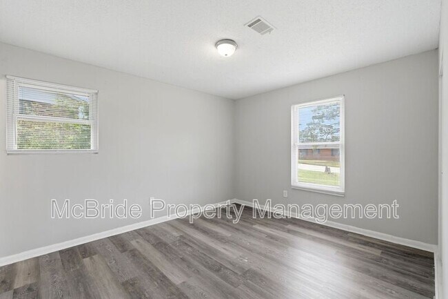 Building Photo - 2941 Rollingwood Dr