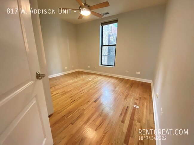 Building Photo - 817 W Addison St