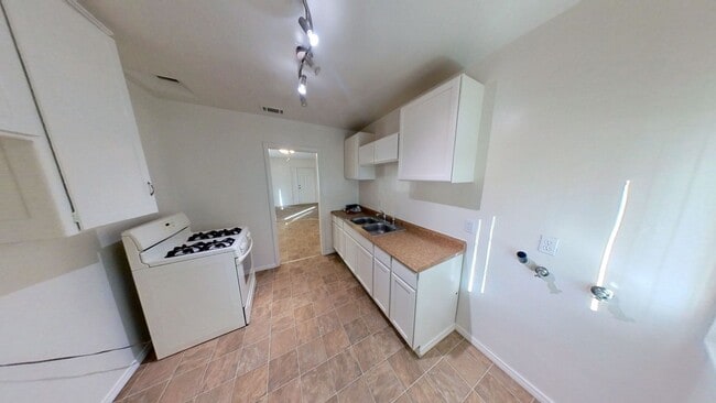 Building Photo - 1804 Capri Ave