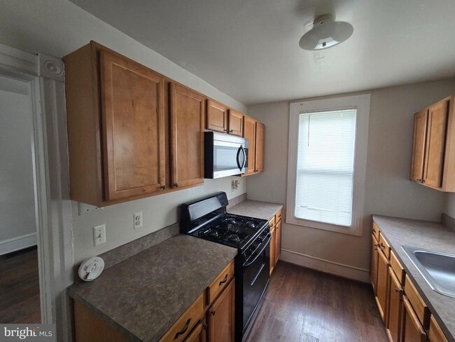 Building Photo - 106 Main St