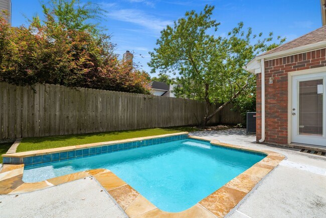 Building Photo - 14207 Woodville Gardens Dr