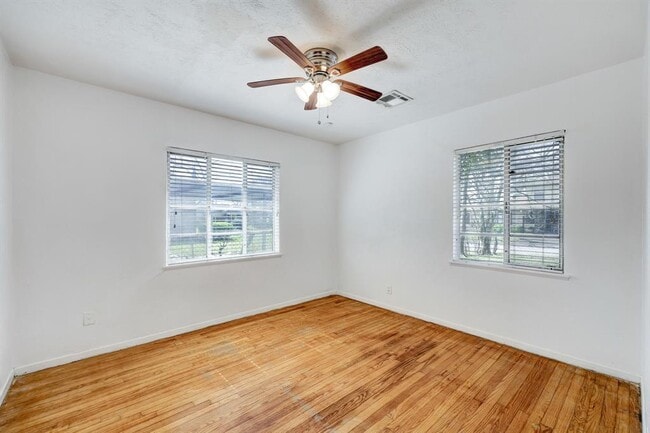 Building Photo - 5511 Beekman Rd