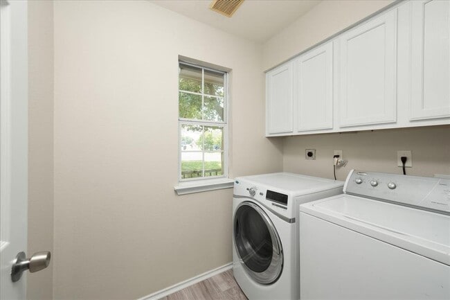 Building Photo - 15411 Ora Ln