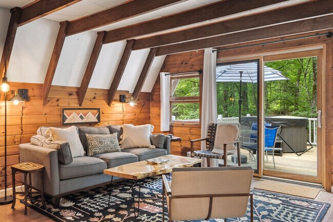 Building Photo - 51 Lake Pines Cir