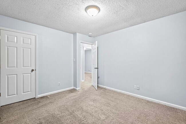 Building Photo - Charming 3 bedroom Available Now