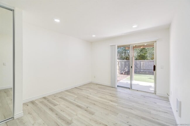 Building Photo - 9175 Campina Dr