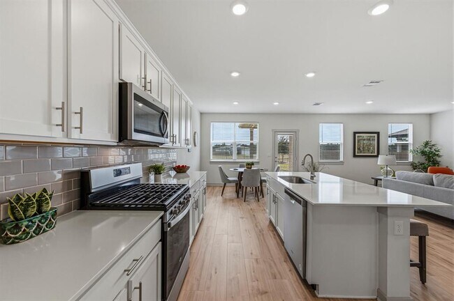 Building Photo - 7511 Traylor Cv