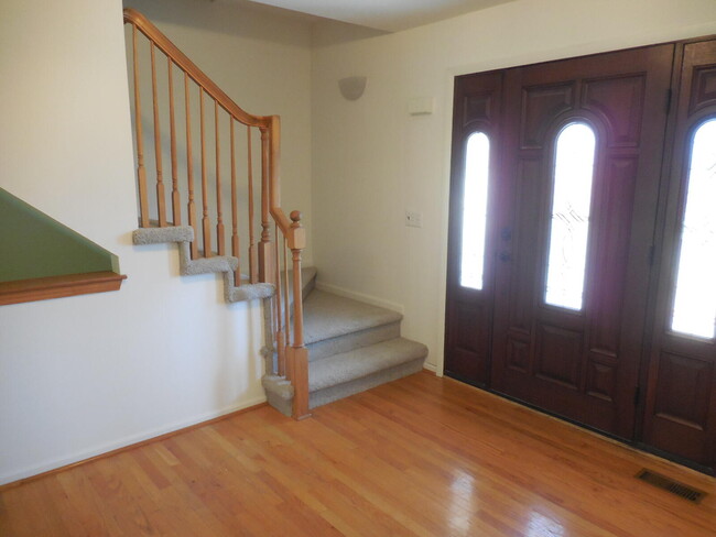 Building Photo - 3020 Gallinger Dr
