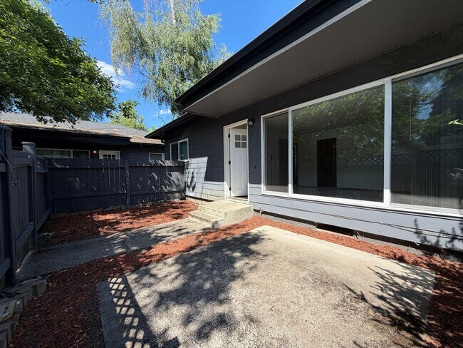 Building Photo - Reed Neighborhood Gem~ Great Natural Light~ Fenced Front Patio~ Onsite Laundry~ Off Street parkin...