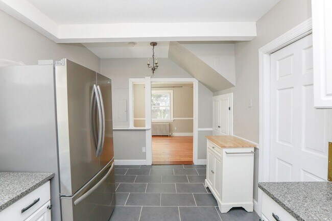 Building Photo - Cape Cod Rental Available in Norfolk!