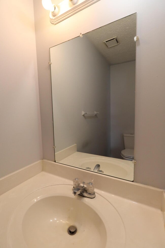 Building Photo - 209 Coburn Dr