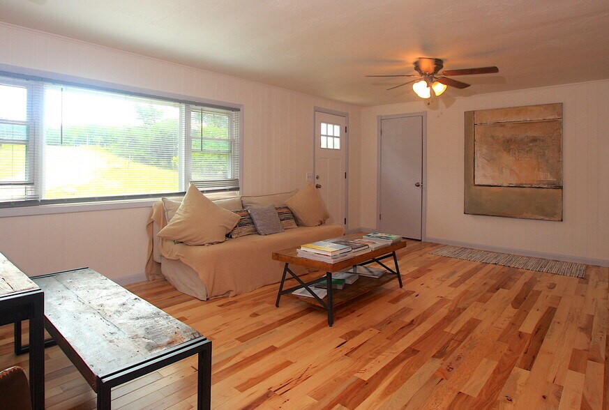 Building Photo - 5377 Bates Rd