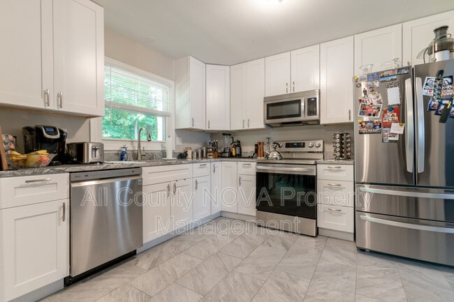 Building Photo - 12112 Amblewood Dr