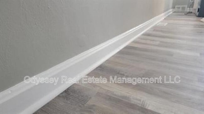 Building Photo - 210 W Spencer Ave