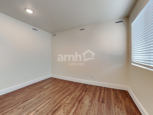 Building Photo - 3331 S 2580 W