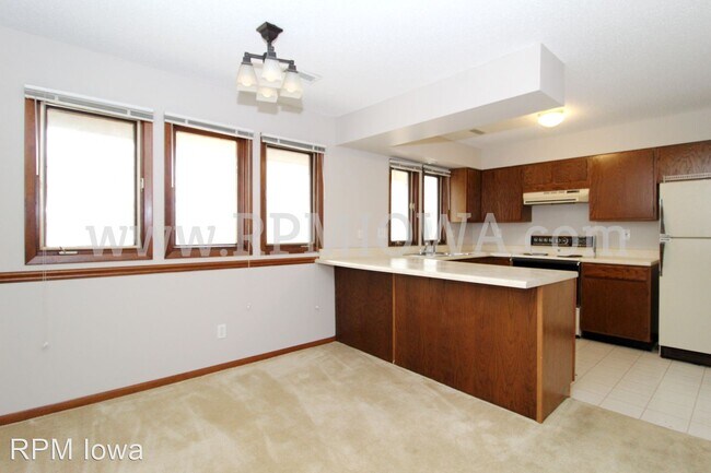 Building Photo - 9309 Sandler Dr