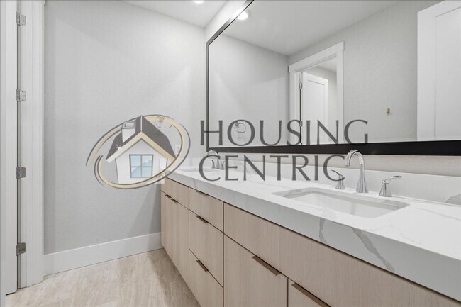 Building Photo - Unparalleled Executive Luxury Rental Home in Gated Community