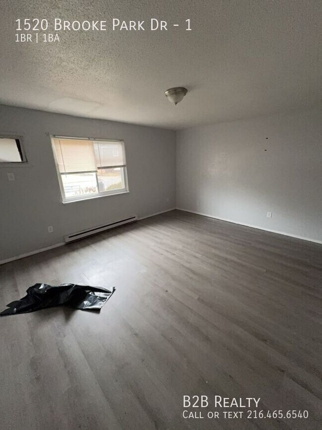 Building Photo - 1520 Brooke Park Dr