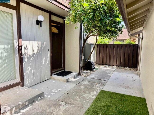 Building Photo - 1564 Candelero Dr