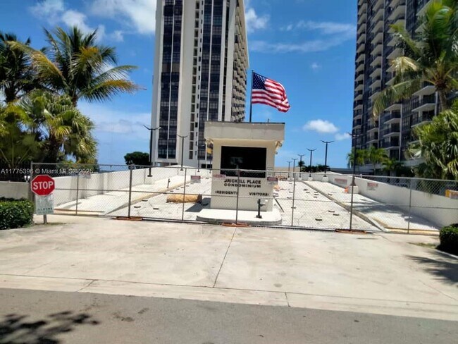 Building Photo - 1865 Brickell Ave