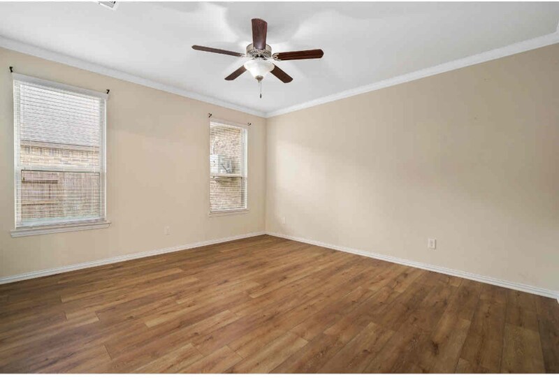 Building Photo - 910 S Chamfer Way