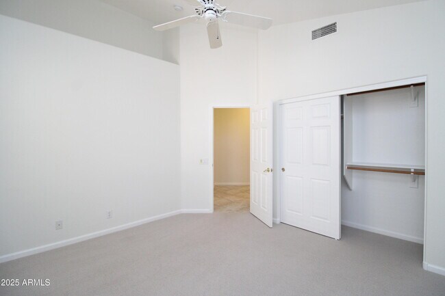 Building Photo - 902 E Desert Flower Ln