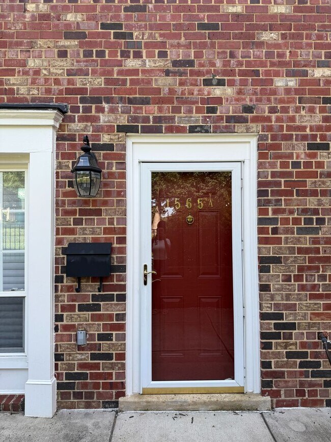 Building Photo - Large, Luxurious 2 Bedroom 2 Bath at Parks...