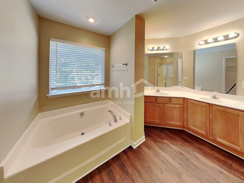 Building Photo - 16109 Long Talon Way