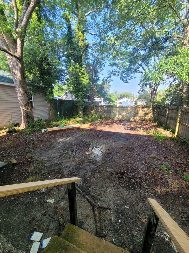 Building Photo - Newly renovated 4 bed 2 bath home in the heart of Downtown Wilmington .