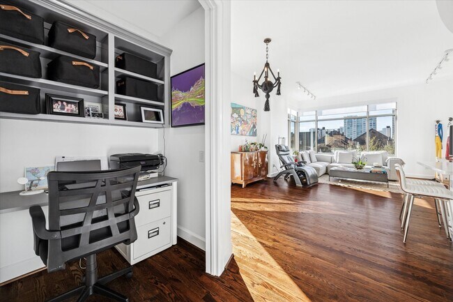 Building Photo - 2211 Briarglen Dr