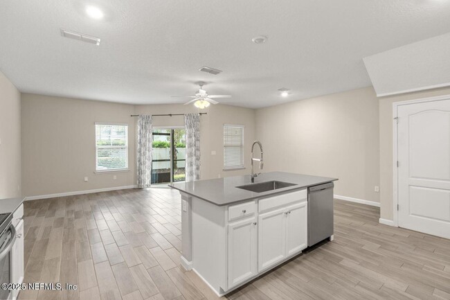 Building Photo - 12692 Josslyn Ln