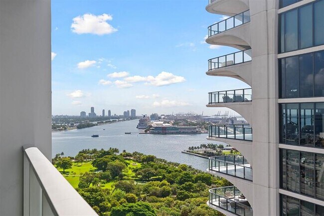 Building Photo - 1040 Biscayne Blvd